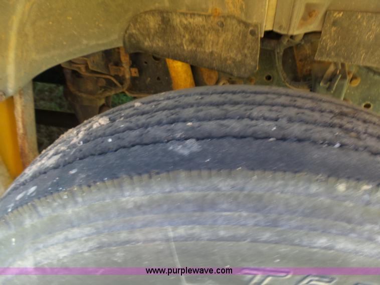 image for item K3140 1994 Ford B700 school bus