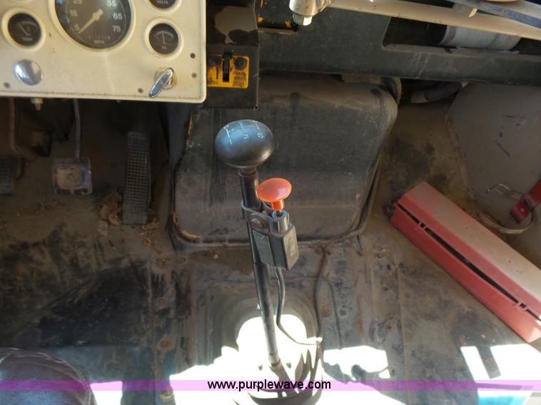 image for item K3141 1994 Ford B700 school bus