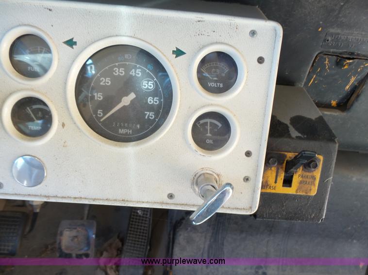 image for item K3141 1994 Ford B700 school bus