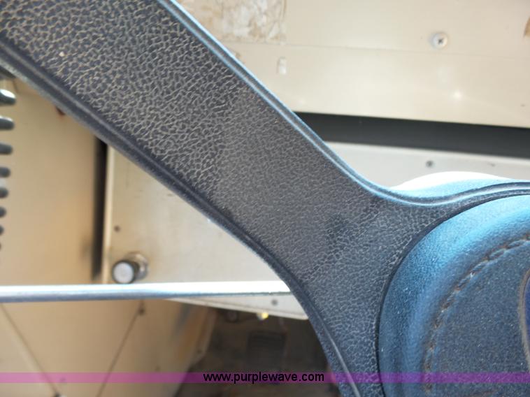 image for item K3141 1994 Ford B700 school bus