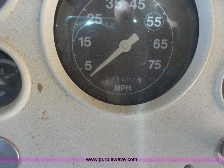 image for item K3141 1994 Ford B700 school bus