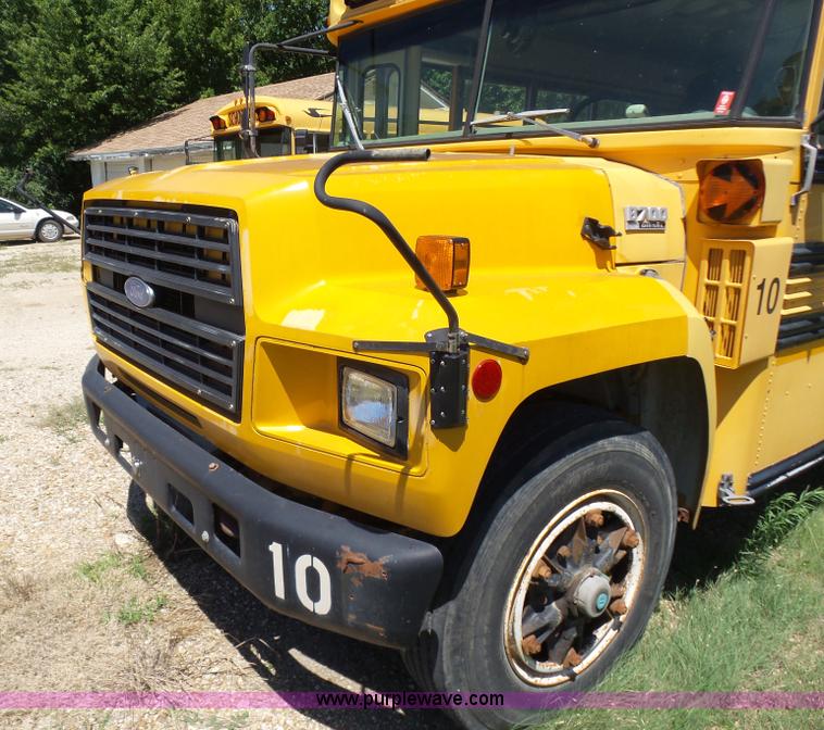 image for item K3141 1994 Ford B700 school bus