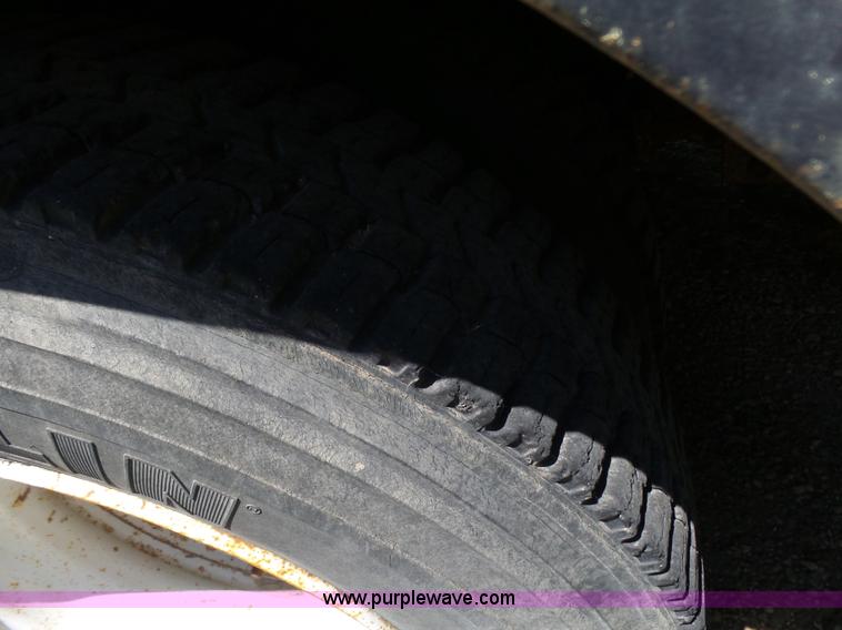 image for item K3141 1994 Ford B700 school bus