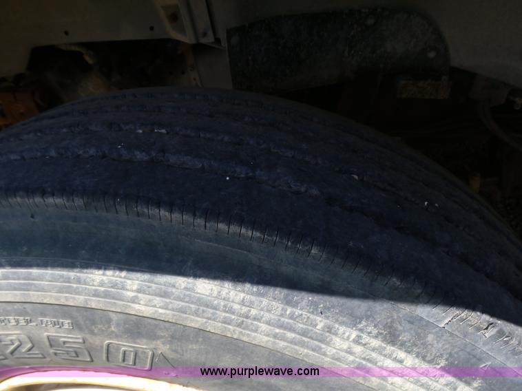 image for item K3141 1994 Ford B700 school bus