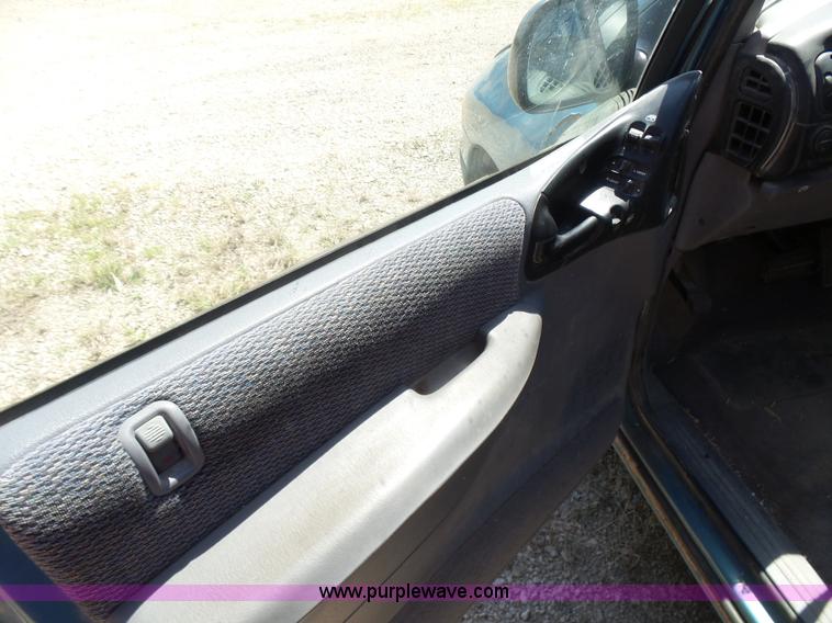 image for item K3142 1997 Plymouth Grand Voyager van