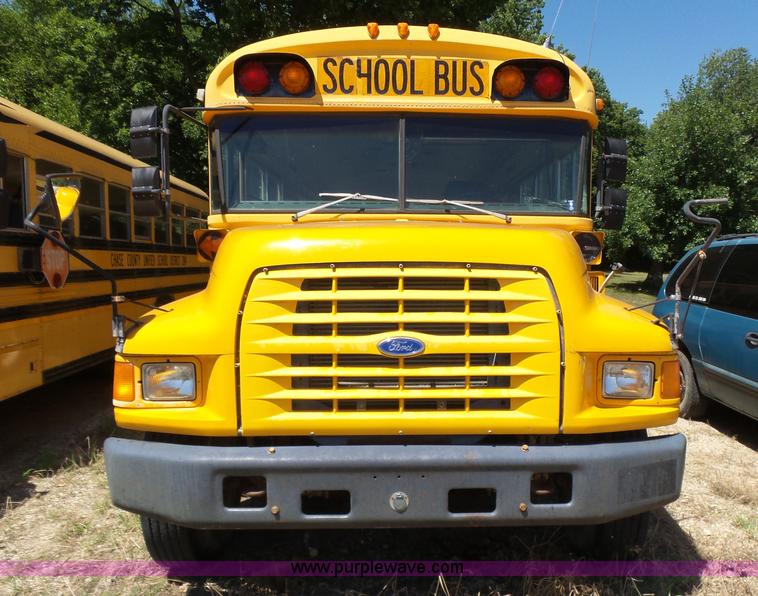 image for item K3143 1996 Ford B800 school bus