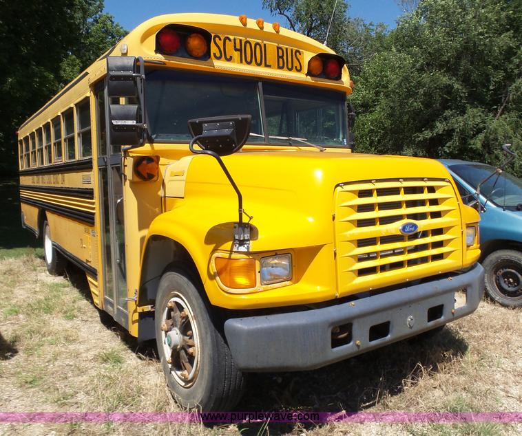 image for item K3143 1996 Ford B800 school bus