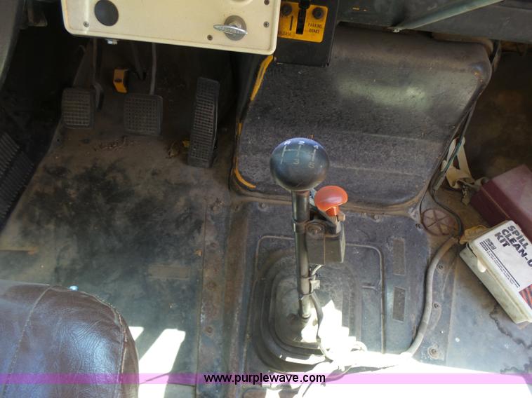 image for item K3143 1996 Ford B800 school bus