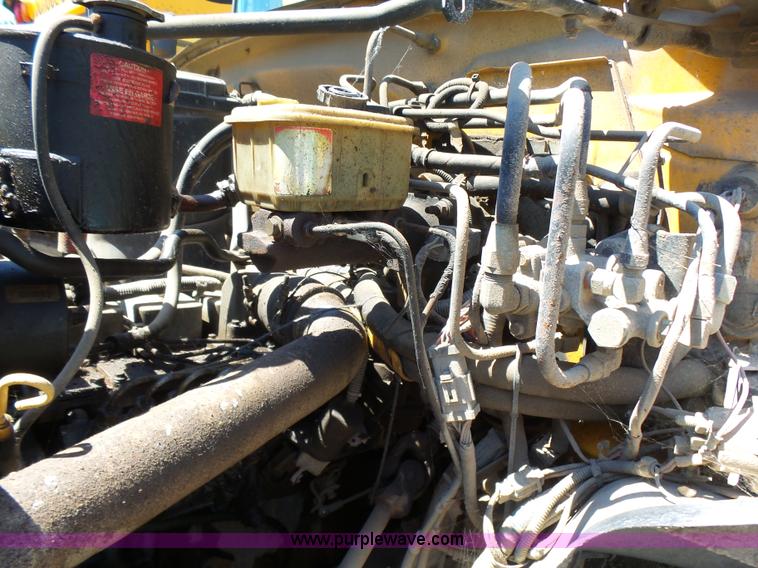 image for item K3143 1996 Ford B800 school bus