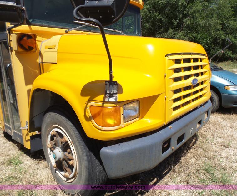 image for item K3143 1996 Ford B800 school bus