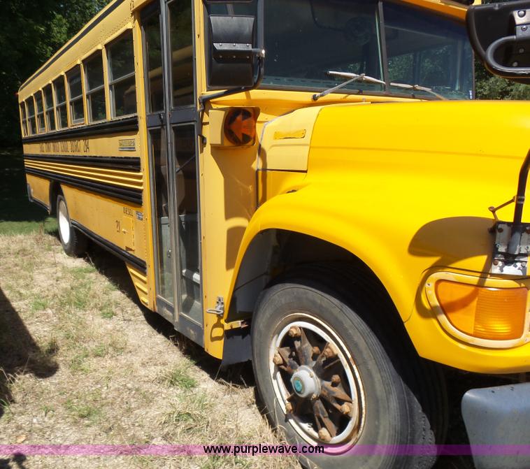image for item K3143 1996 Ford B800 school bus