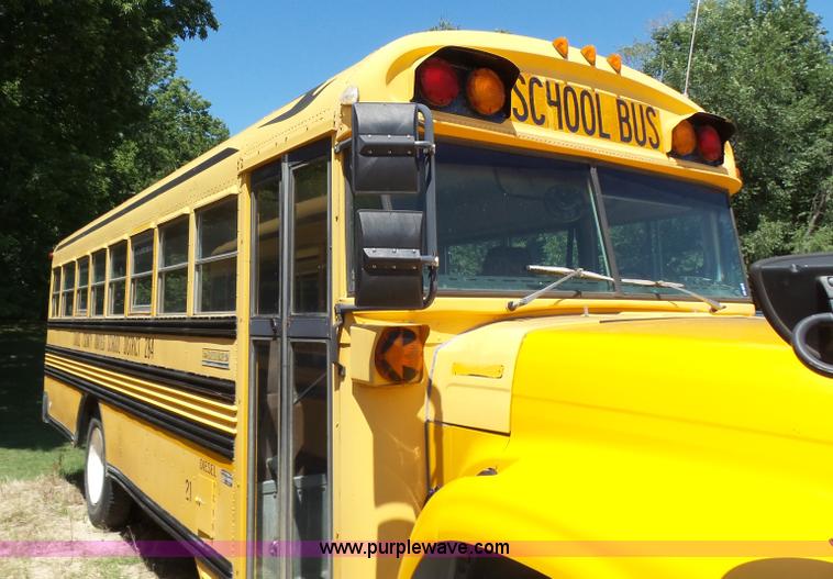image for item K3143 1996 Ford B800 school bus