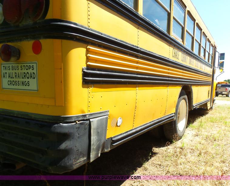 image for item K3143 1996 Ford B800 school bus