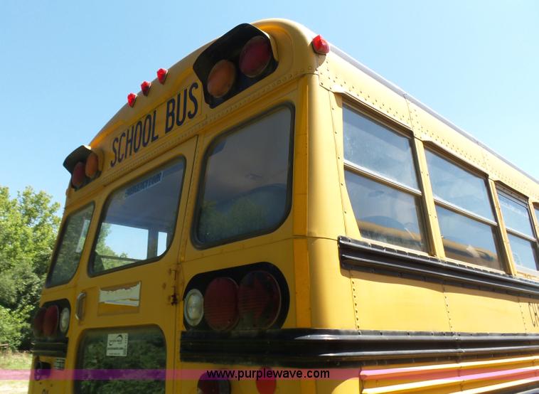 image for item K3143 1996 Ford B800 school bus