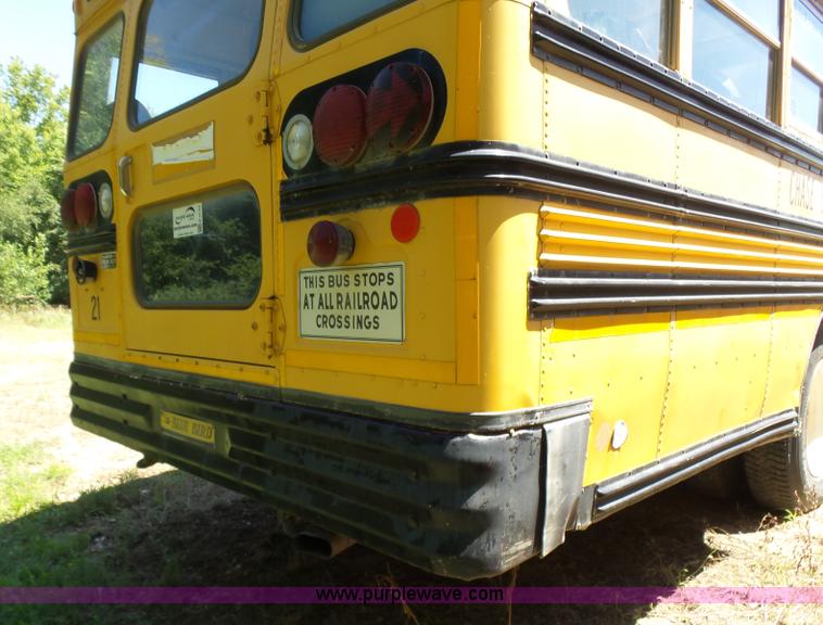 image for item K3143 1996 Ford B800 school bus