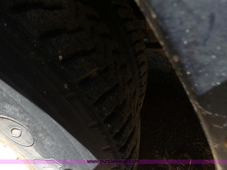 image for item K3143 1996 Ford B800 school bus