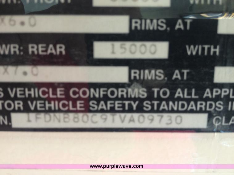 image for item K3143 1996 Ford B800 school bus