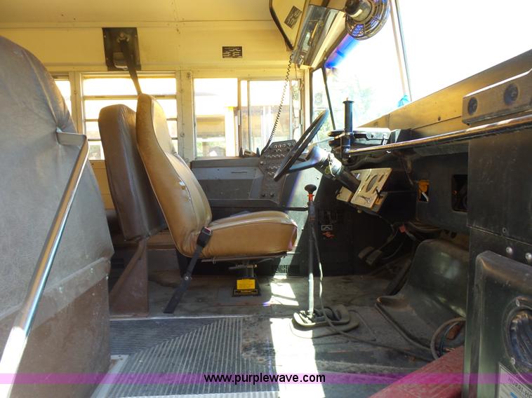 image for item K3144 1995 Ford B800 school bus