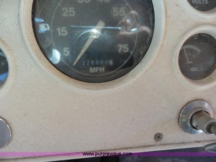 image for item K3144 1995 Ford B800 school bus