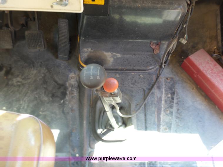 image for item K3144 1995 Ford B800 school bus