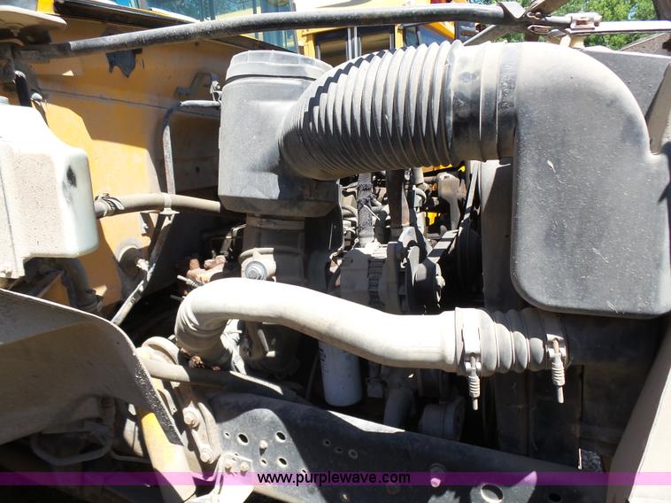 image for item K3144 1995 Ford B800 school bus