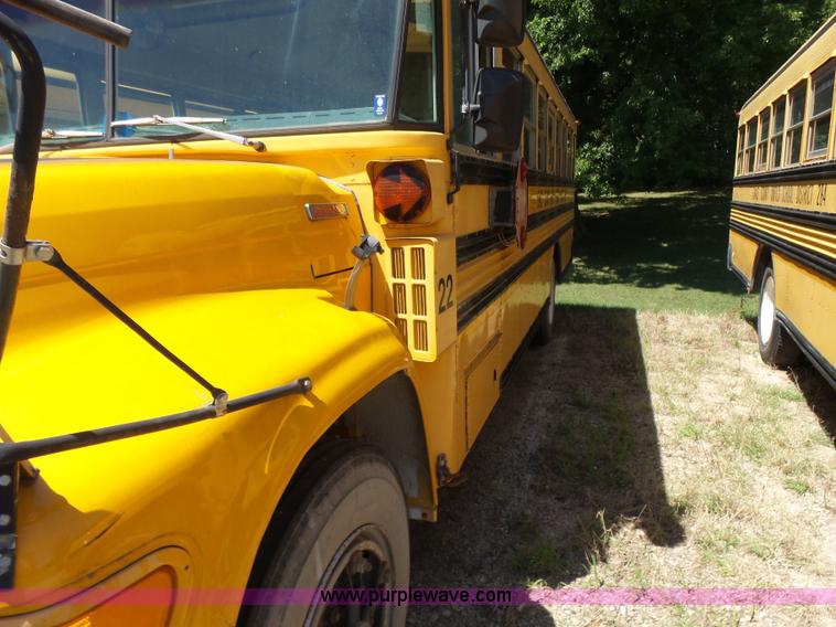 image for item K3144 1995 Ford B800 school bus