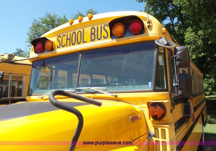 image for item K3144 1995 Ford B800 school bus