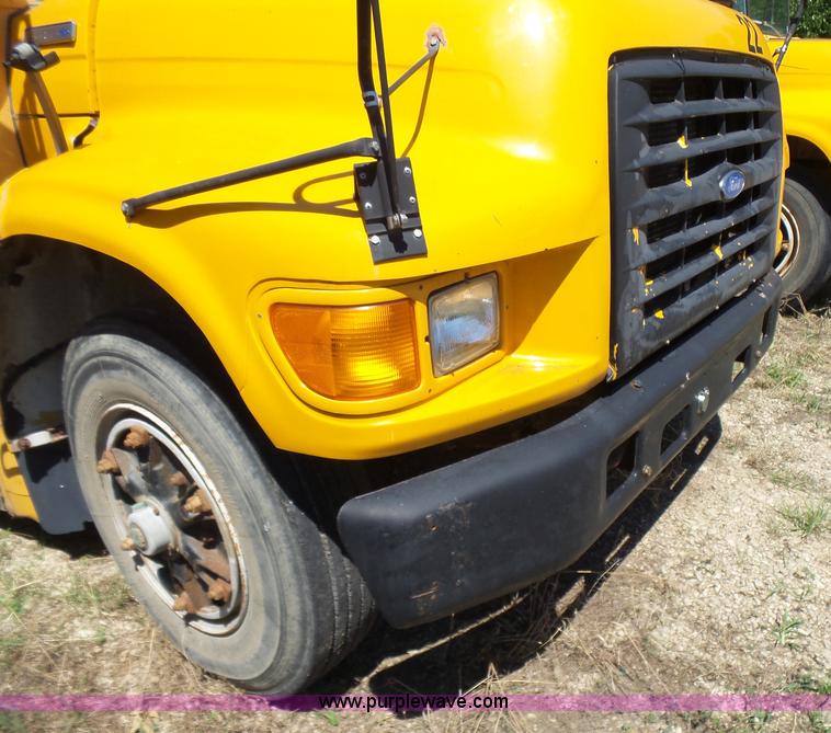 image for item K3144 1995 Ford B800 school bus