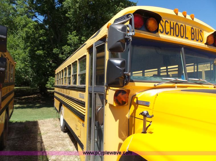 image for item K3144 1995 Ford B800 school bus