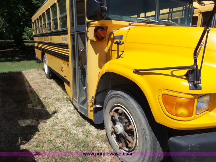 image for item K3144 1995 Ford B800 school bus
