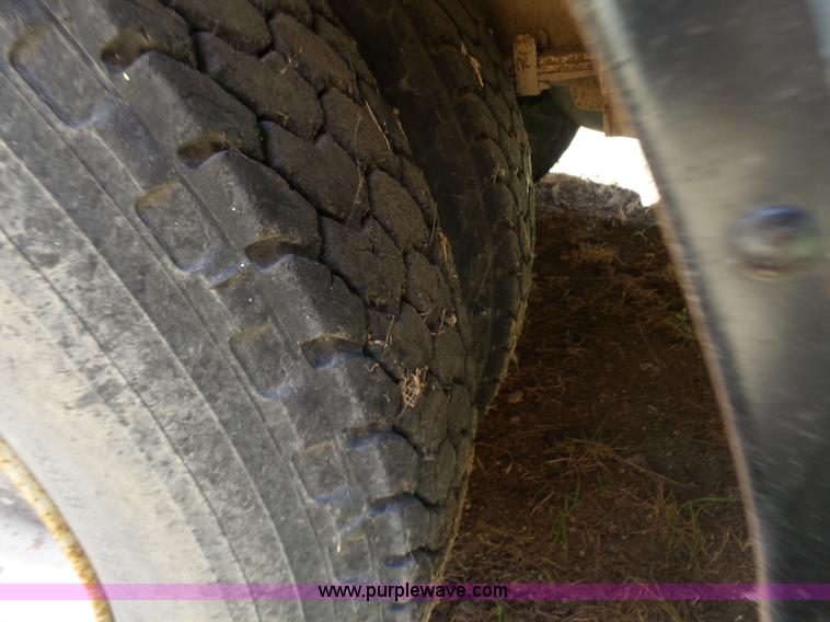 image for item K3144 1995 Ford B800 school bus