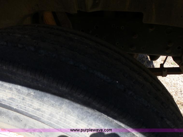 image for item K3144 1995 Ford B800 school bus