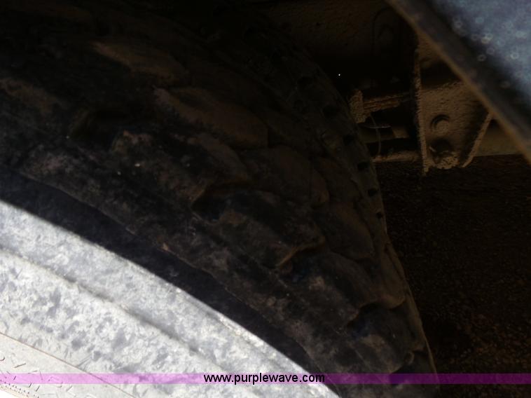 image for item K3144 1995 Ford B800 school bus