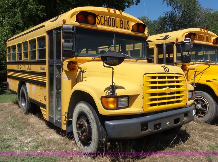 image for item K3145 1995 Ford B800 school bus