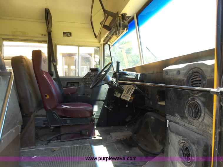 image for item K3145 1995 Ford B800 school bus