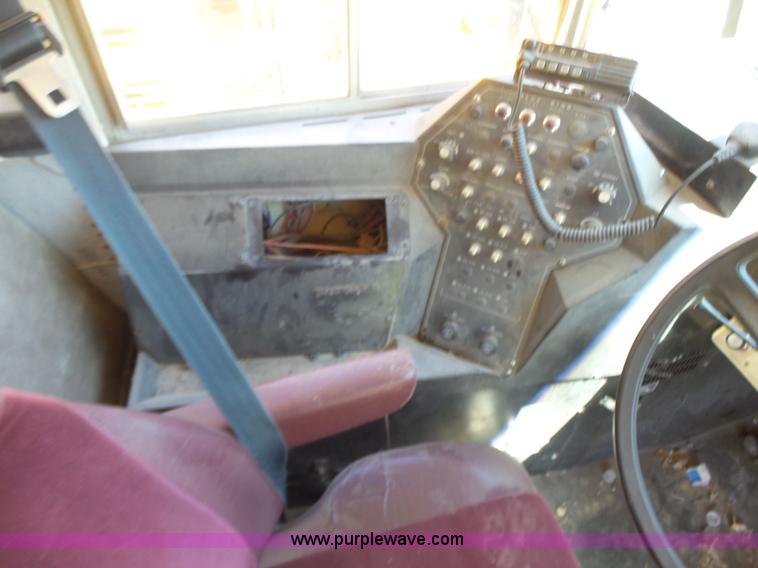 image for item K3145 1995 Ford B800 school bus