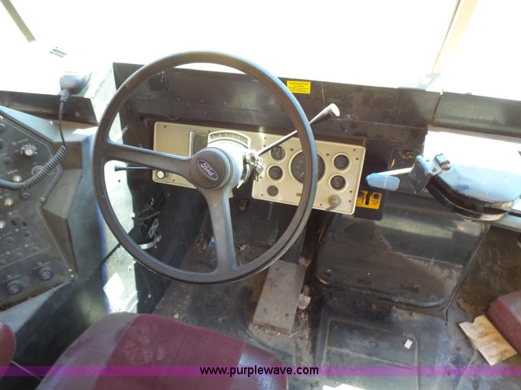 image for item K3145 1995 Ford B800 school bus