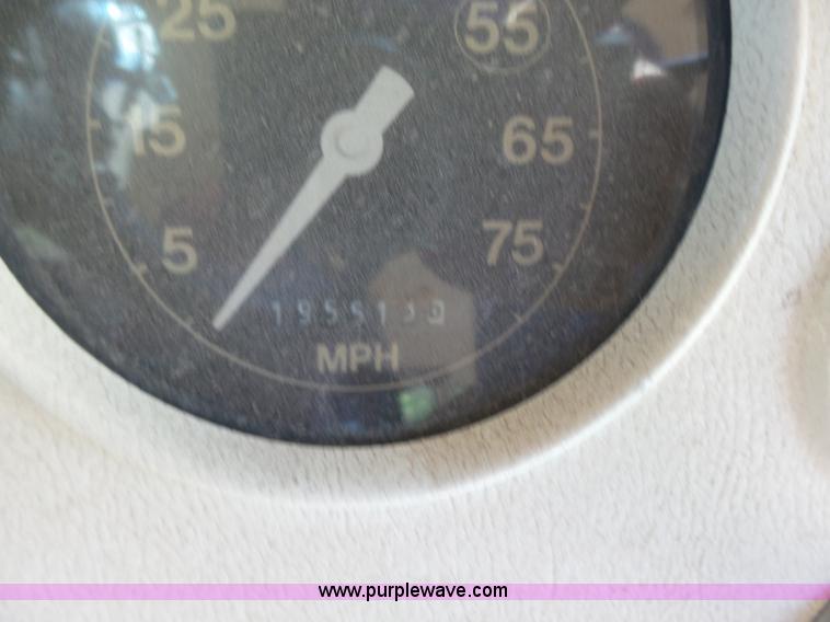 image for item K3145 1995 Ford B800 school bus