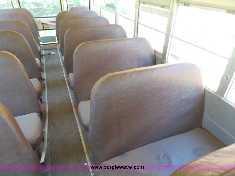 image for item K3145 1995 Ford B800 school bus