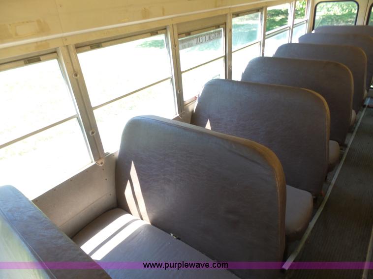 image for item K3145 1995 Ford B800 school bus