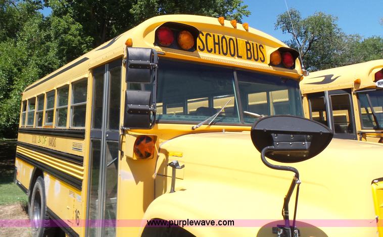 image for item K3145 1995 Ford B800 school bus