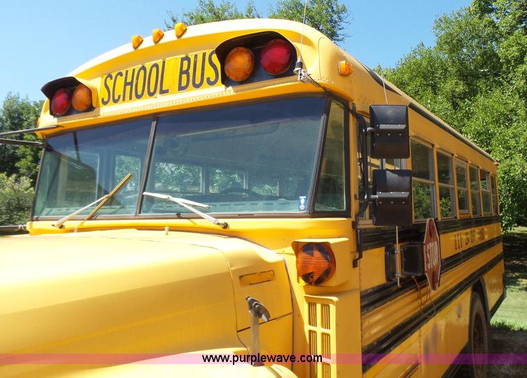 image for item K3145 1995 Ford B800 school bus