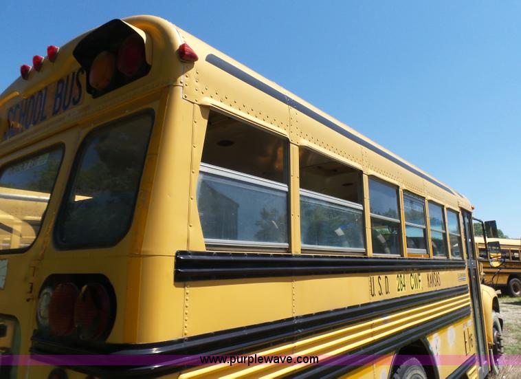 image for item K3145 1995 Ford B800 school bus