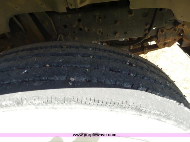 image for item K3145 1995 Ford B800 school bus