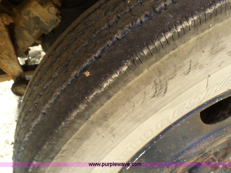 image for item K3145 1995 Ford B800 school bus