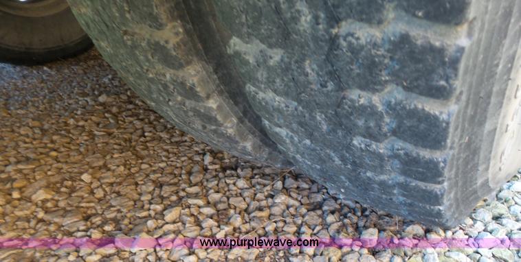 image for item K3145 1995 Ford B800 school bus