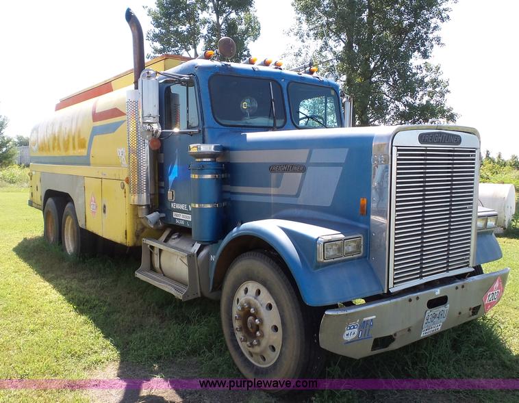 image for item K3480 1985 Freightliner fuel truck