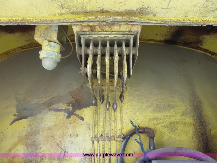 image for item K3480 1985 Freightliner fuel truck