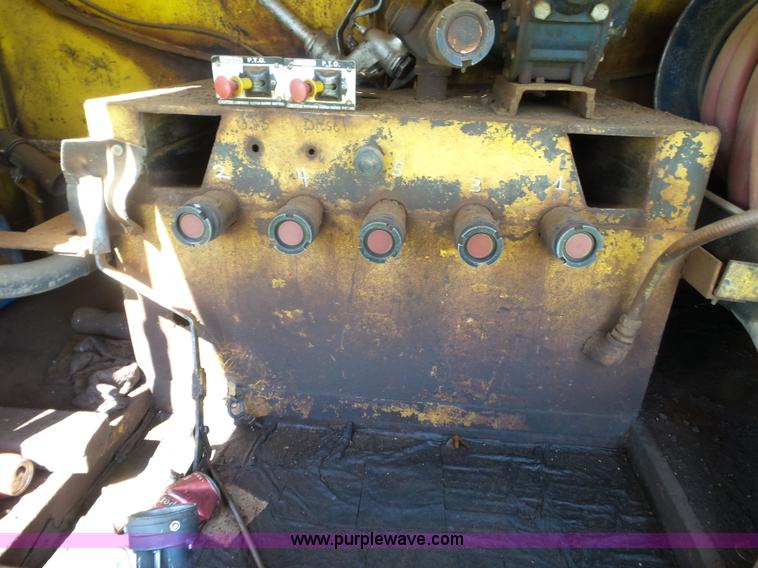 image for item K3480 1985 Freightliner fuel truck