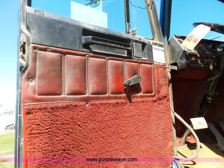 image for item K3480 1985 Freightliner fuel truck